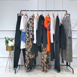 不仅是做服装，更是引领革新——潮牌女装折扣批发“火狐狸”走份新趋势